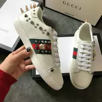 baskets paire de chaussures gucci femmes cowhide rivet white